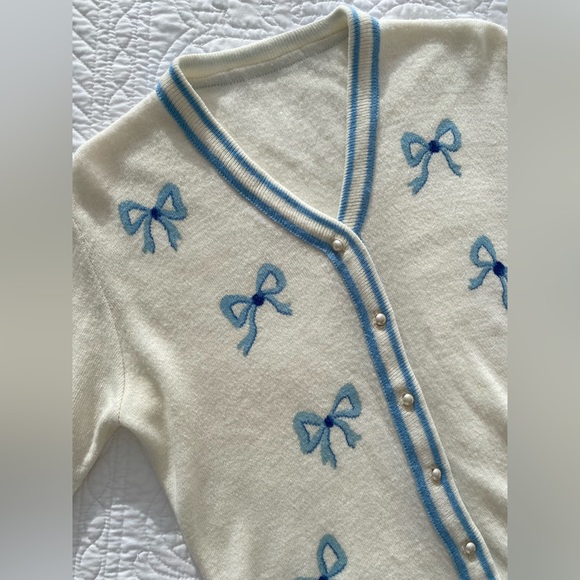Vintage | Union-Made Bow Sweater - Picture 3 of 8